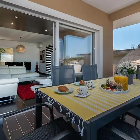Spacious Luxury With Sea View Trogir