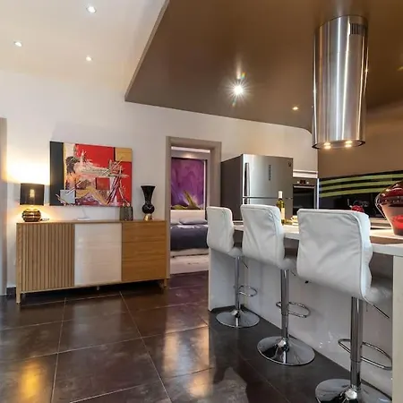 Spacious Luxury With Sea View Apartment *