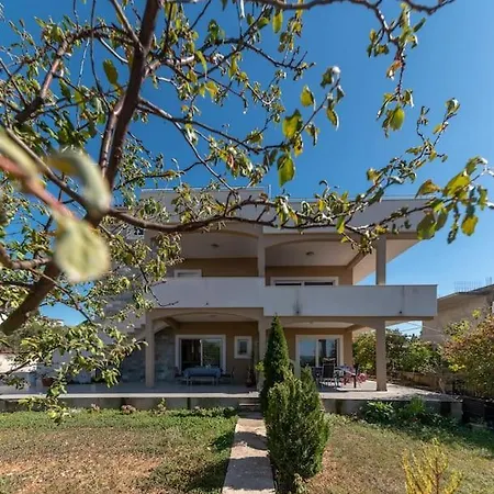 Spacious Luxury With Sea View