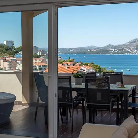 Spacious Luxury With Sea View * Trogir