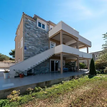 Spacious Luxury With Sea View Apartment