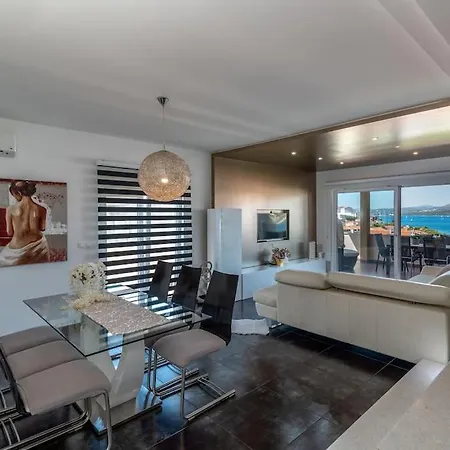 Spacious Luxury With Sea View * Trogir