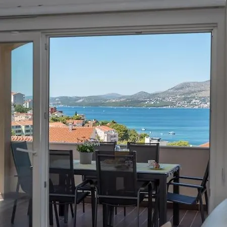 Spacious Luxury With Sea View Trogir
