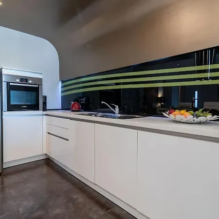 Spacious Luxury With Sea View *