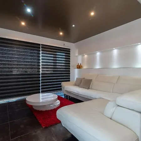 Spacious Luxury With Sea View