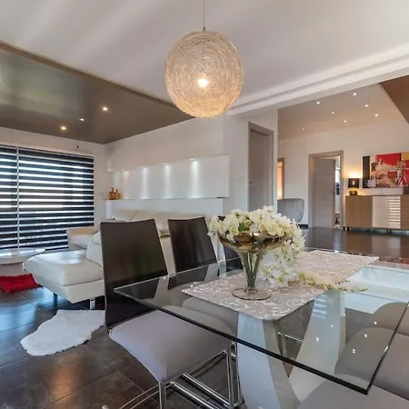 Spacious Luxury With Sea View Apartment